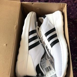 Women’s Adidas Lite Racer